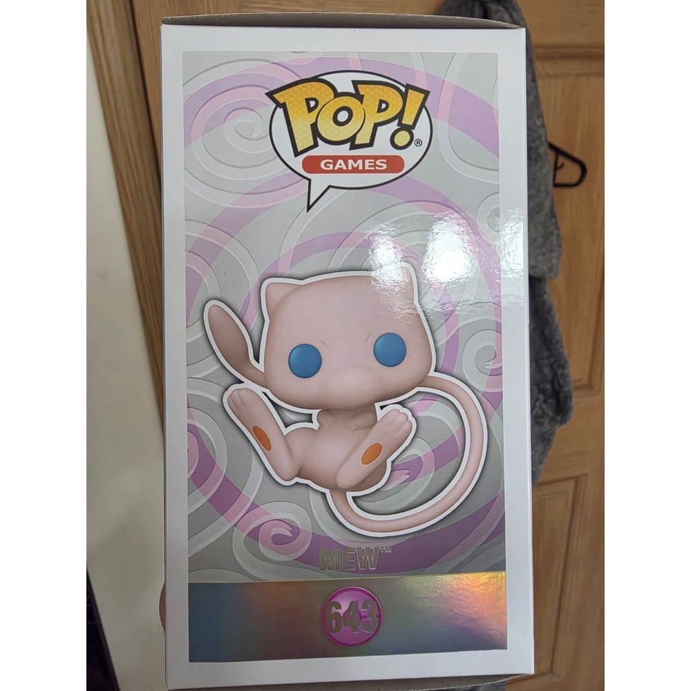 Funko Pop! Vinyl: Pokémon - Mew (Pearlescent) - Pokemon Center (Exclusive) #643 - Picture 2 of 6
